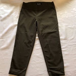 Nicole Miller Green pull on Cropped Pants Size 8